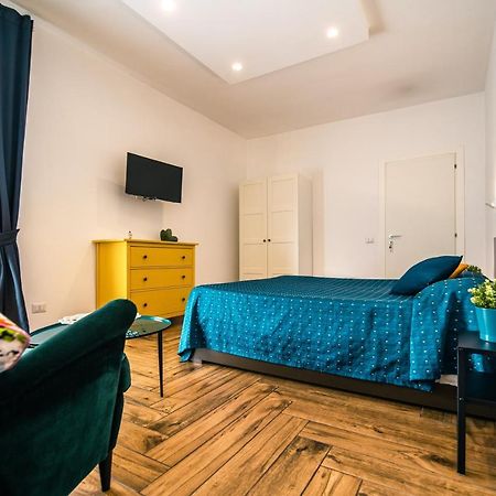 Hub Ferroviario - 12 Posti Letto Per Il Tuo Gruppo A Napoli Con Wifi E Netflix Bed and Breakfast Exteriör bild
