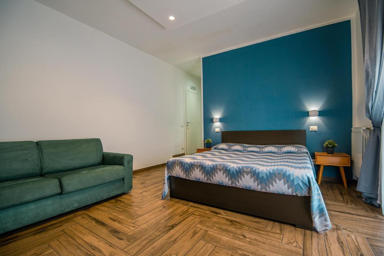 Hub Ferroviario - 12 Posti Letto Per Il Tuo Gruppo A Napoli Con Wifi E Netflix Bed and Breakfast Exteriör bild