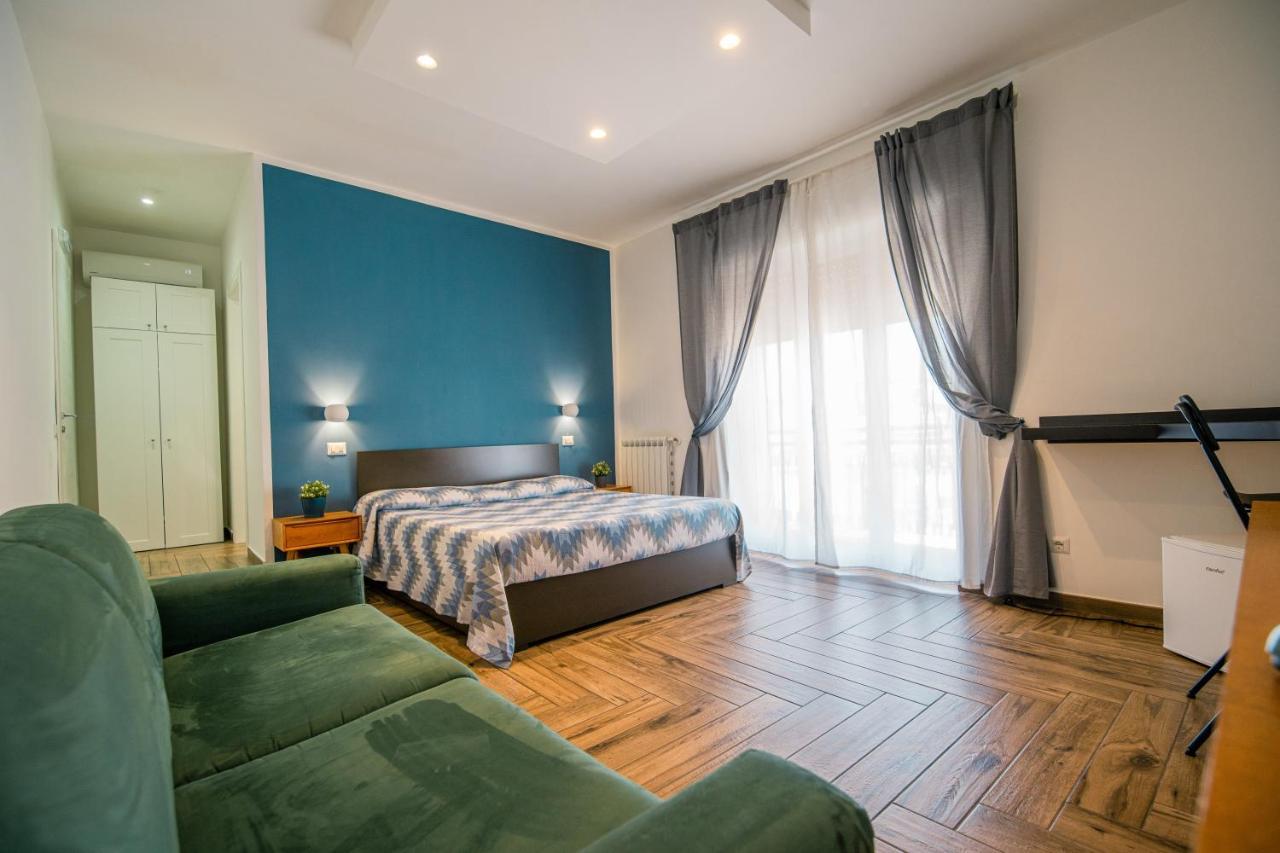 Hub Ferroviario - 12 Posti Letto Per Il Tuo Gruppo A Napoli Con Wifi E Netflix Bed and Breakfast Exteriör bild