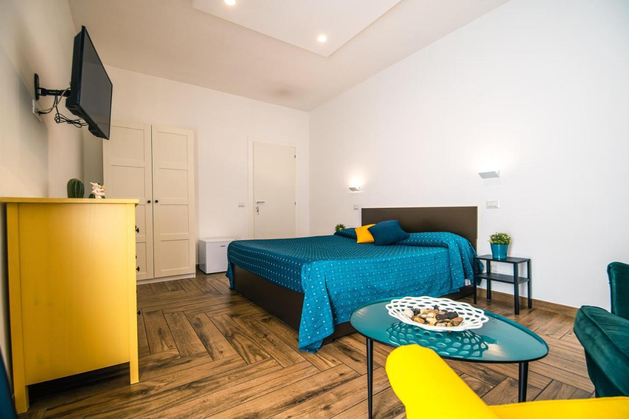 Hub Ferroviario - 12 Posti Letto Per Il Tuo Gruppo A Napoli Con Wifi E Netflix Bed and Breakfast Exteriör bild