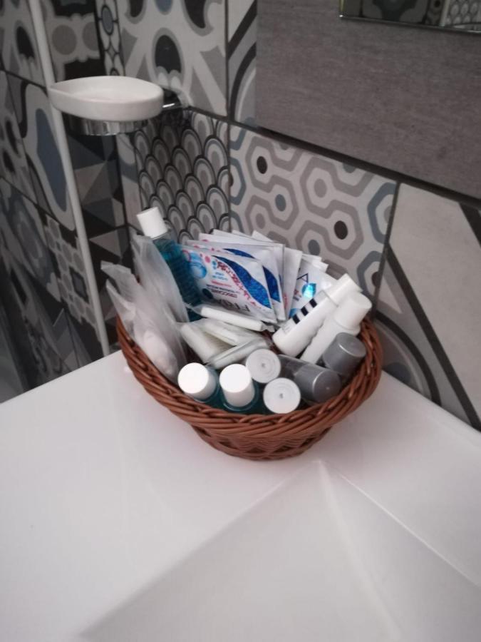 Hub Ferroviario - 12 Posti Letto Per Il Tuo Gruppo A Napoli Con Wifi E Netflix Bed and Breakfast Exteriör bild
