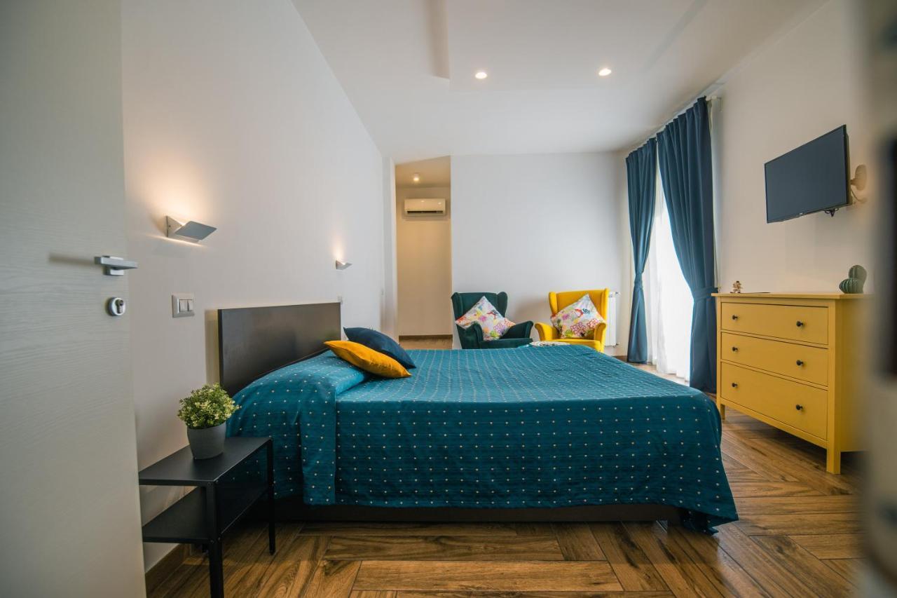 Hub Ferroviario - 12 Posti Letto Per Il Tuo Gruppo A Napoli Con Wifi E Netflix Bed and Breakfast Exteriör bild