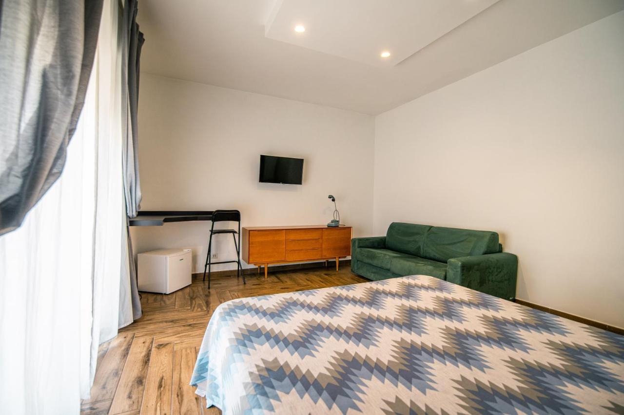 Hub Ferroviario - 12 Posti Letto Per Il Tuo Gruppo A Napoli Con Wifi E Netflix Bed and Breakfast Exteriör bild