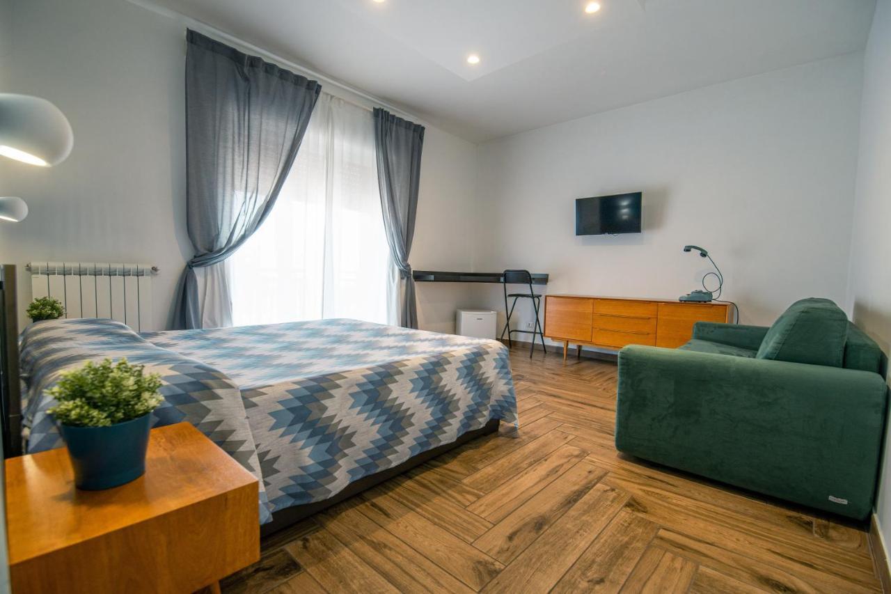 Hub Ferroviario - 12 Posti Letto Per Il Tuo Gruppo A Napoli Con Wifi E Netflix Bed and Breakfast Exteriör bild