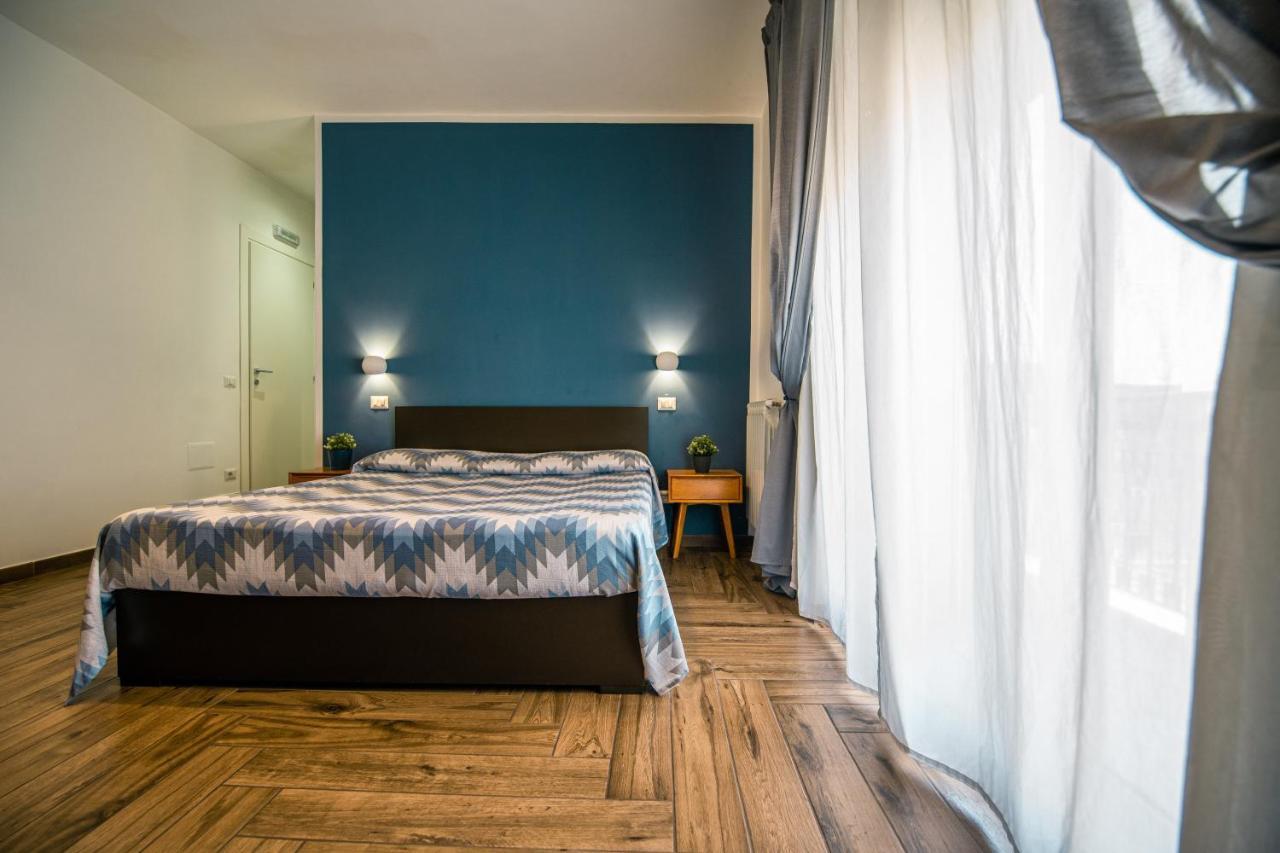 Hub Ferroviario - 12 Posti Letto Per Il Tuo Gruppo A Napoli Con Wifi E Netflix Bed and Breakfast Exteriör bild