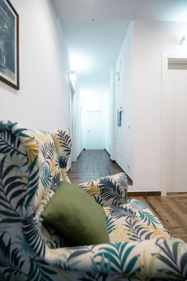 Hub Ferroviario - 12 Posti Letto Per Il Tuo Gruppo A Napoli Con Wifi E Netflix Bed and Breakfast Exteriör bild