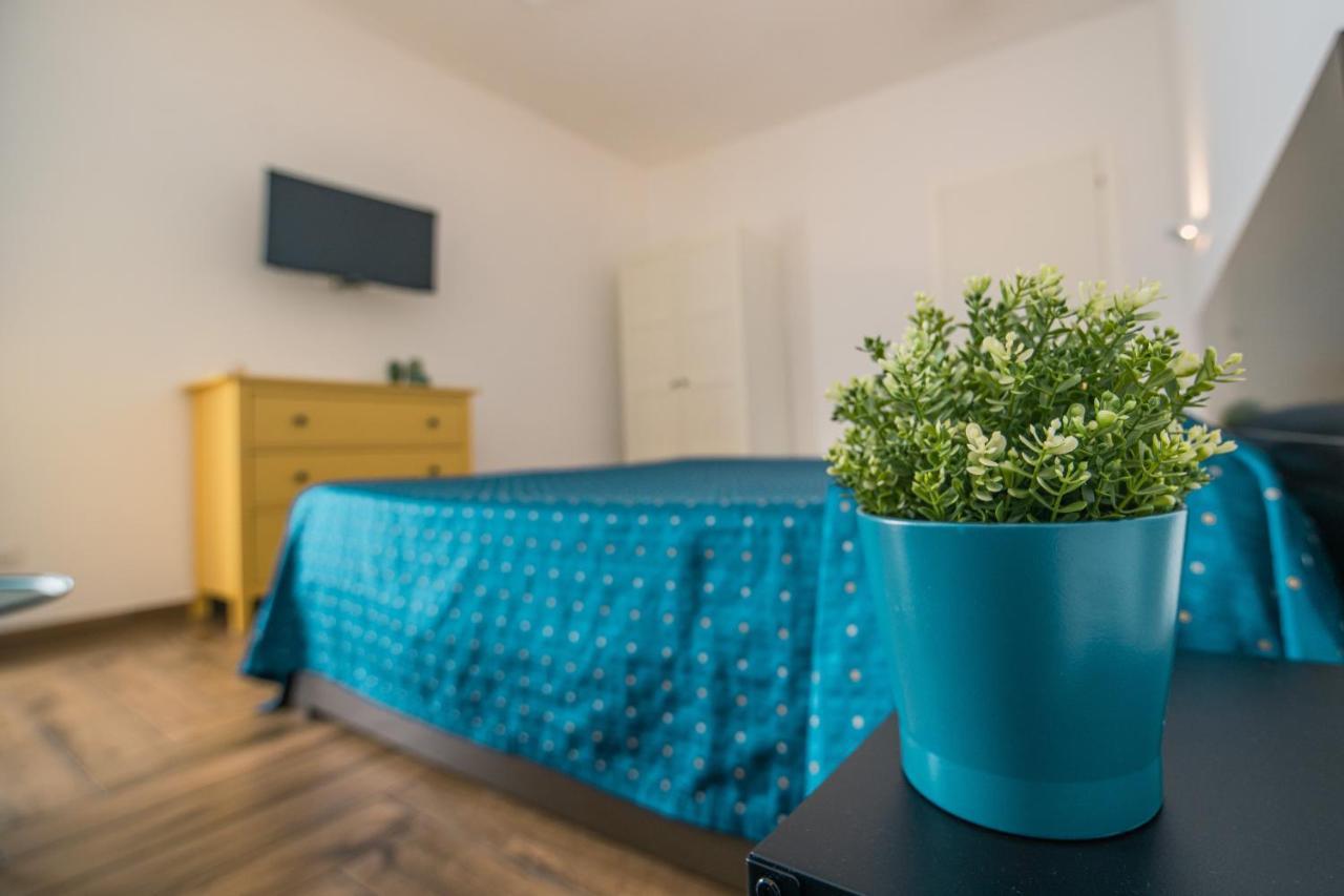 Hub Ferroviario - 12 Posti Letto Per Il Tuo Gruppo A Napoli Con Wifi E Netflix Bed and Breakfast Exteriör bild
