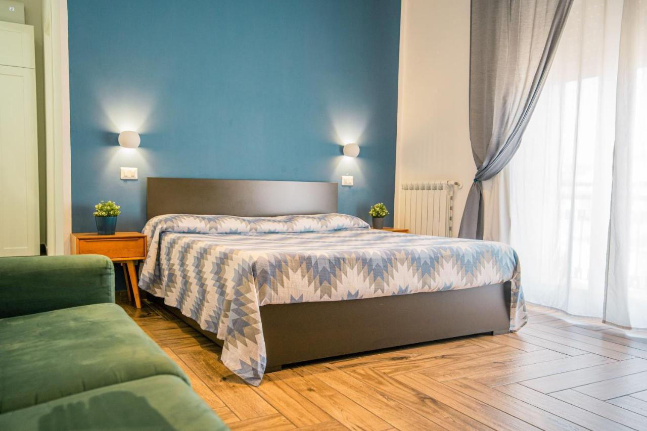 Hub Ferroviario - 12 Posti Letto Per Il Tuo Gruppo A Napoli Con Wifi E Netflix Bed and Breakfast Exteriör bild