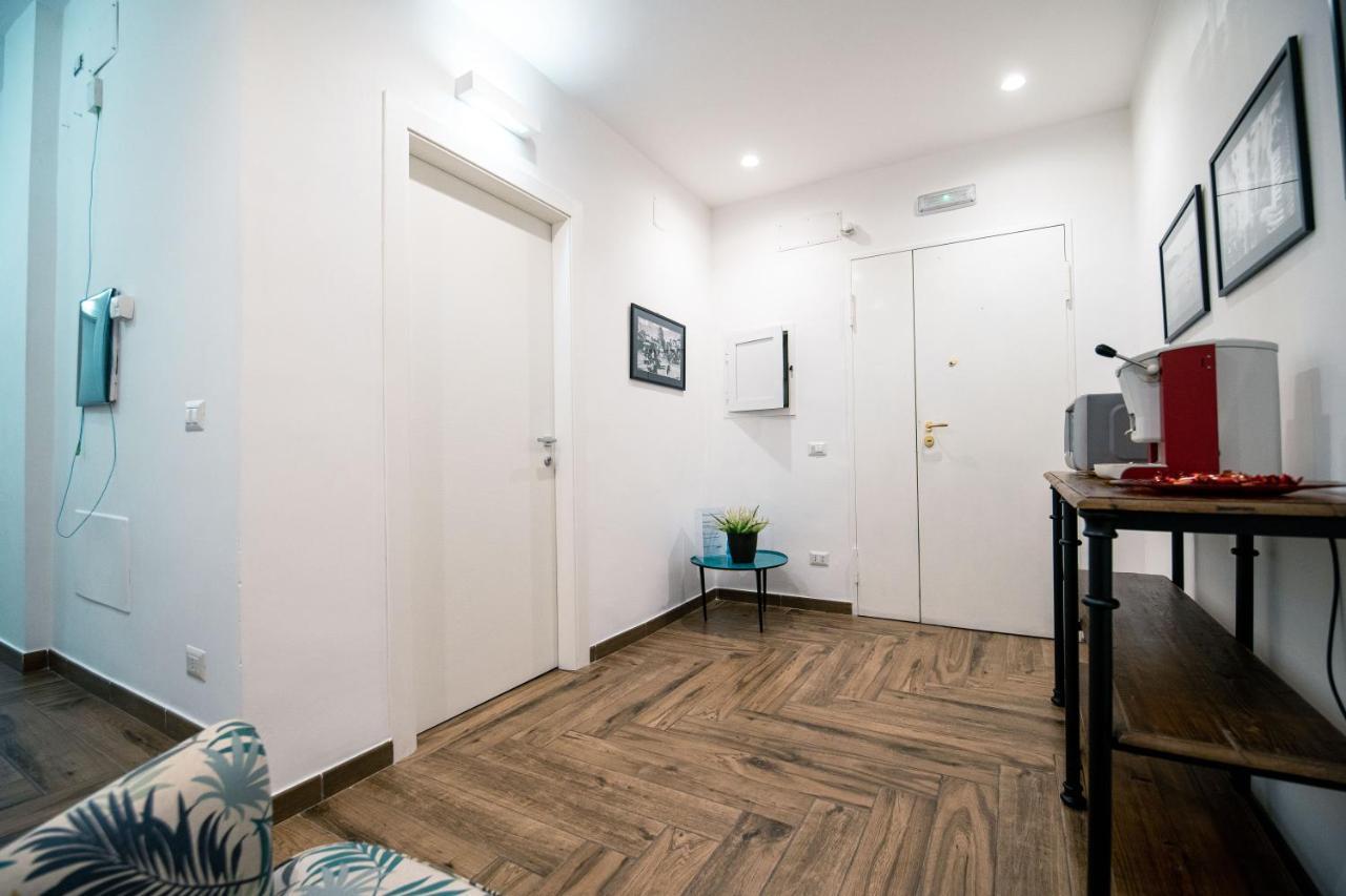 Hub Ferroviario - 12 Posti Letto Per Il Tuo Gruppo A Napoli Con Wifi E Netflix Bed and Breakfast Exteriör bild