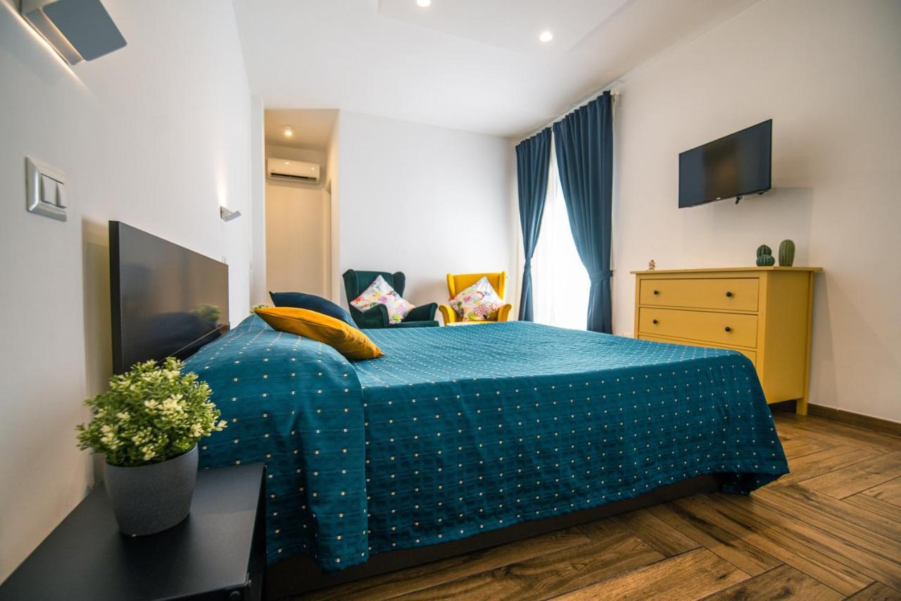 Hub Ferroviario - 12 Posti Letto Per Il Tuo Gruppo A Napoli Con Wifi E Netflix Bed and Breakfast Exteriör bild