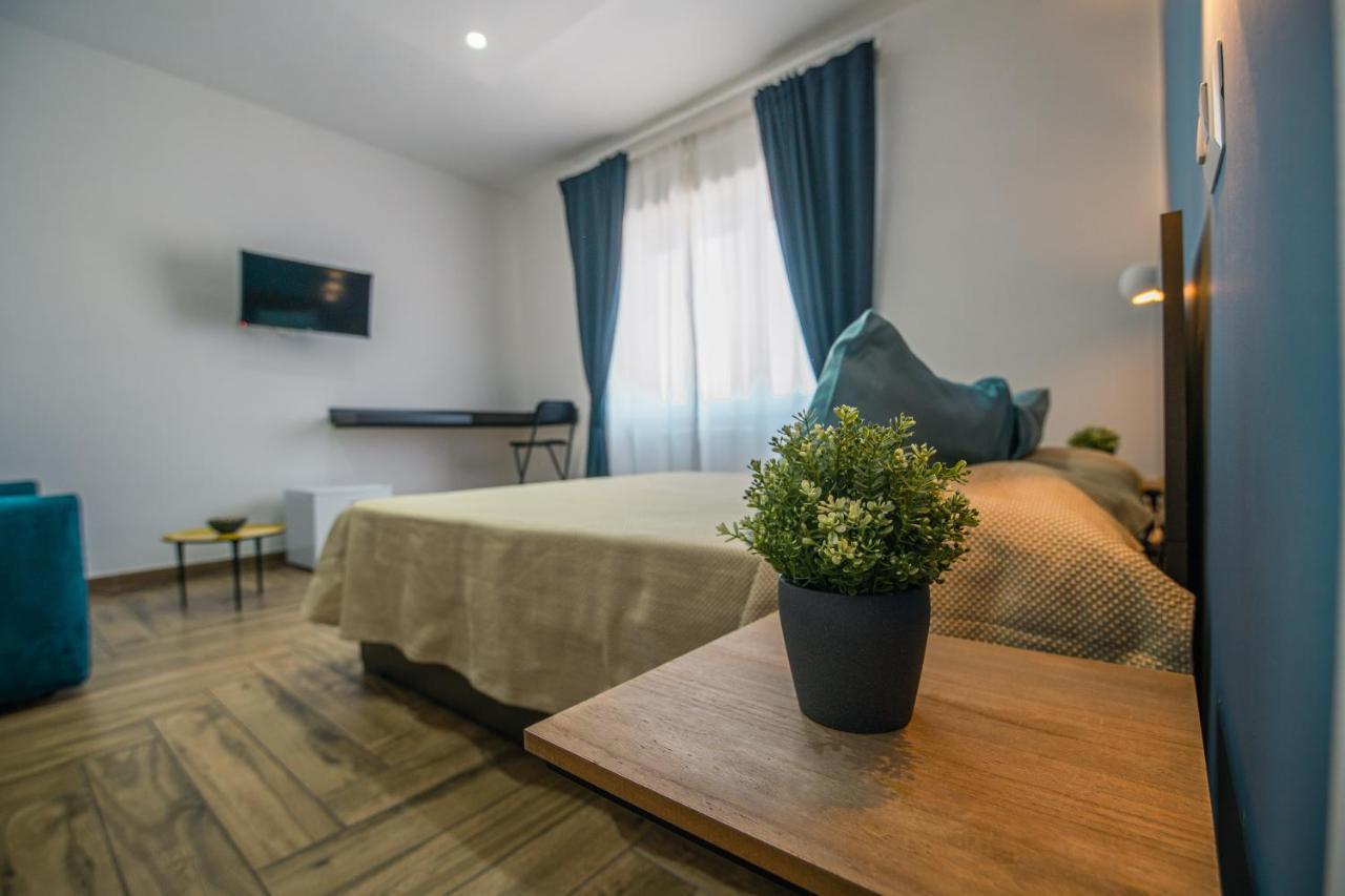 Hub Ferroviario - 12 Posti Letto Per Il Tuo Gruppo A Napoli Con Wifi E Netflix Bed and Breakfast Exteriör bild