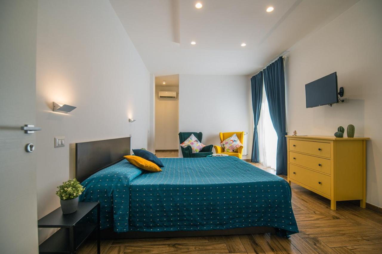 Hub Ferroviario - 12 Posti Letto Per Il Tuo Gruppo A Napoli Con Wifi E Netflix Bed and Breakfast Exteriör bild