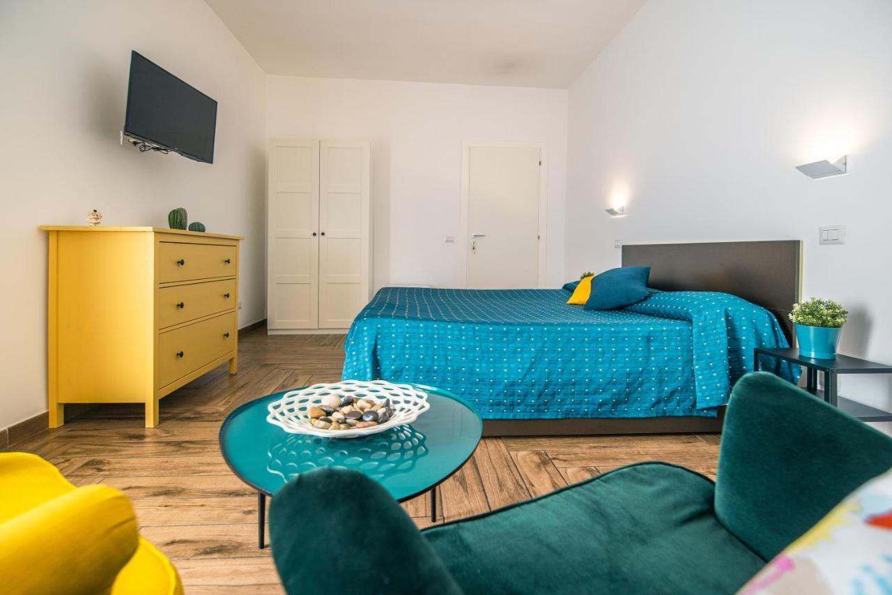 Hub Ferroviario - 12 Posti Letto Per Il Tuo Gruppo A Napoli Con Wifi E Netflix Bed and Breakfast Exteriör bild