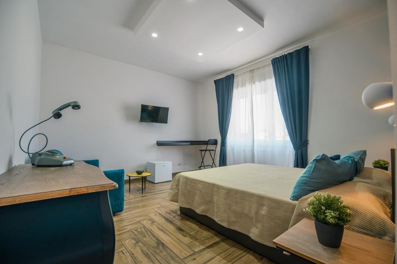 Hub Ferroviario - 12 Posti Letto Per Il Tuo Gruppo A Napoli Con Wifi E Netflix Bed and Breakfast Exteriör bild
