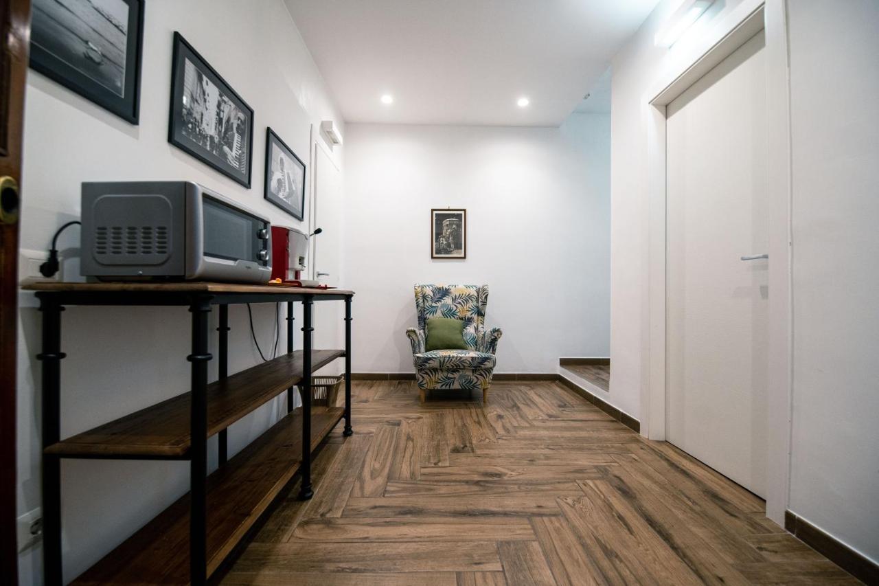 Hub Ferroviario - 12 Posti Letto Per Il Tuo Gruppo A Napoli Con Wifi E Netflix Bed and Breakfast Exteriör bild