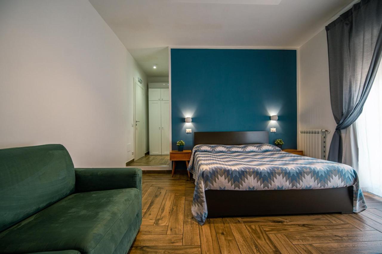 Hub Ferroviario - 12 Posti Letto Per Il Tuo Gruppo A Napoli Con Wifi E Netflix Bed and Breakfast Exteriör bild