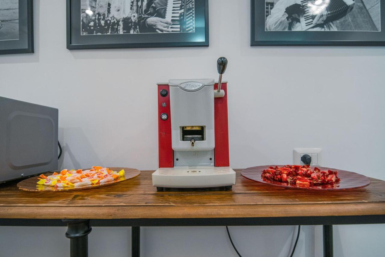 Hub Ferroviario - 12 Posti Letto Per Il Tuo Gruppo A Napoli Con Wifi E Netflix Bed and Breakfast Exteriör bild